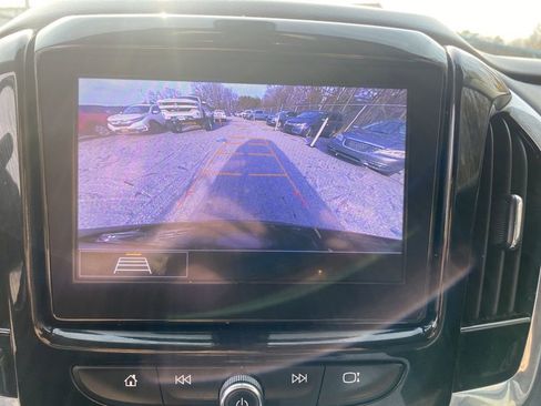 Used 2020 Chevrolet Traverse LT image 9