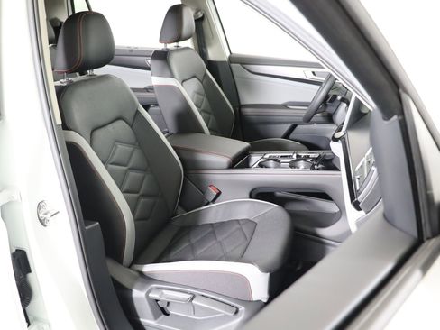 Used 2025 Volkswagen Atlas Peak Edition SE image 48