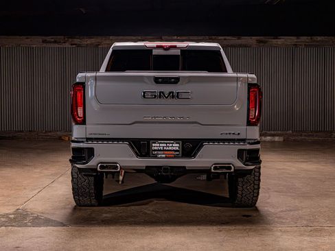 Used 2025 GMC Sierra 1500 AT4 w/ AT4 Premium Package AWD/4WD image 7