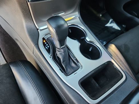 Used 2019 Jeep Grand Cherokee Altitude AWD/4WD image 22