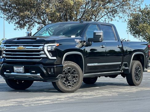 Used 2024 Chevrolet Silverado 2500 High Country w/ High Country Premium Package AWD/4WD image 8