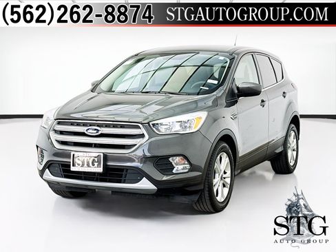 Used 2019 Ford Escape SE FWD image 1