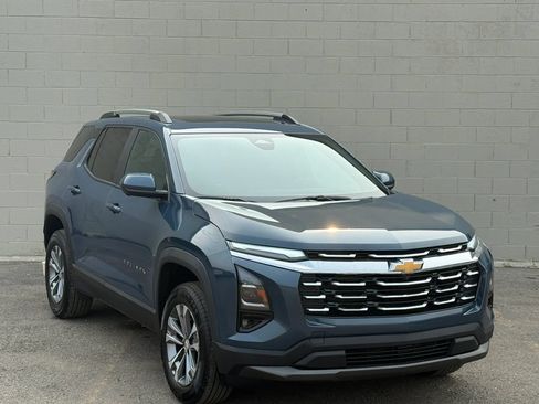 Used 2026 Chevrolet Equinox LT w/ Safety and Technology Package FWD image 12