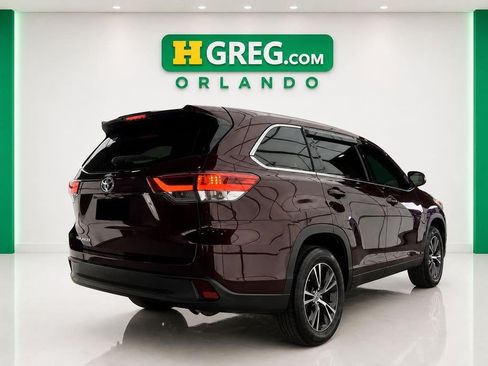 Used 2019 Toyota Highlander LE FWD image 4
