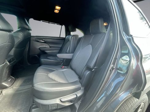 Used 2024 Toyota Highlander XSE FWD image 29