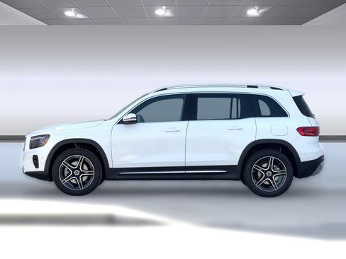 Used 2026 Mercedes-Benz GLB 250 image 2