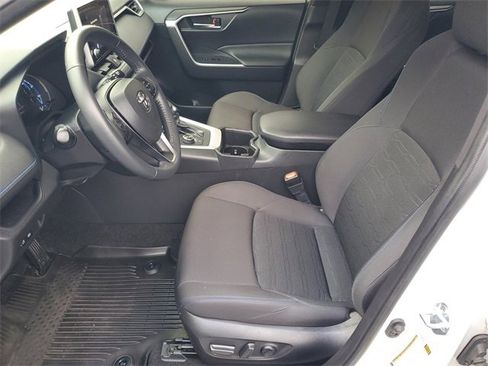 Used 2023 Toyota RAV4 SE image 18