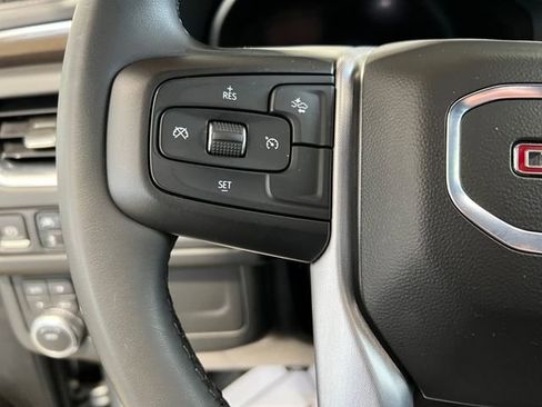 Used 2023 GMC Yukon SLE w/ Gmc Pro Safety Plus Package image 12