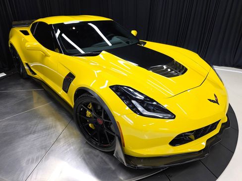 Used 2016 Chevrolet Corvette Z06 w/ 3LZ Preferred Equipment Group image 57