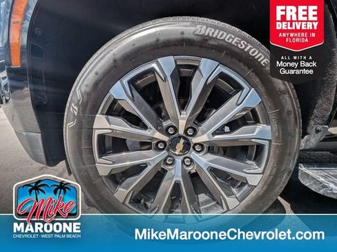 Used 2025 Chevrolet Suburban High Country AWD/4WD image 1