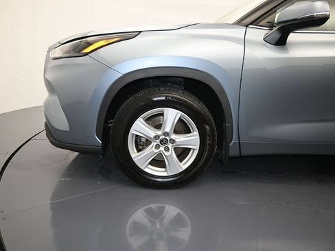 Used 2023 Toyota Highlander LE AWD/4WD image 9