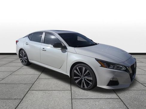 Used 2021 Nissan Altima 2.0 SR FWD image 3