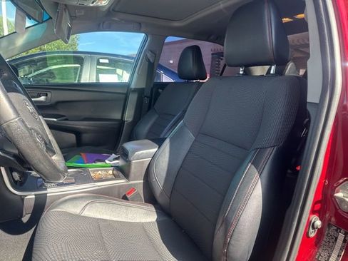 Used 2017 Toyota Camry SE w/ Moonroof Package FWD image 4