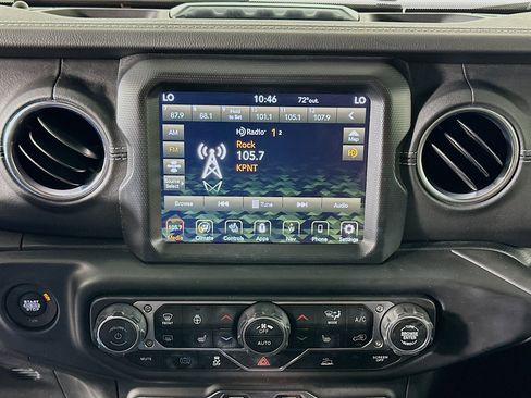 Used 2023 Jeep Wrangler Unlimited Sahara w/ Cold Weather Group AWD/4WD image 19