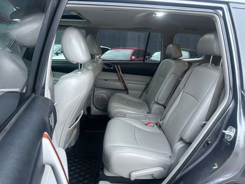 Used 2013 Toyota Highlander Limited image 32
