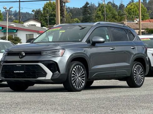 Used 2025 Volkswagen Taos SE FWD image 8