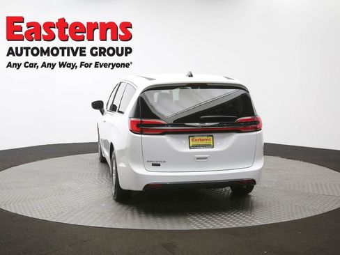 Used 2024 Chrysler Pacifica Touring-L image 65