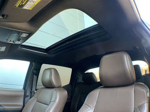 Used 2016 Toyota Tacoma Limited w/ Towing Package image 22