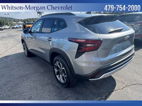 New 2026 Chevrolet Trax LT w/ LT Convenience Package FWD image 7