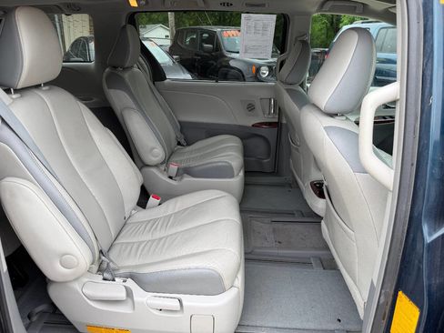 Used 2012 Toyota Sienna Limited w/ Premium Pkg FWD image 11