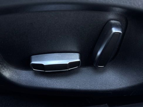Used 2019 Jaguar XE Premium RWD image 52