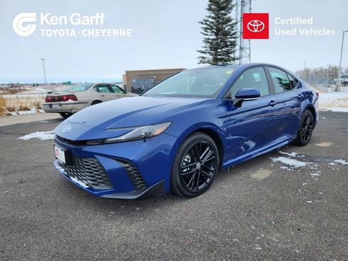 Certified 2025 Toyota Camry SE image 1