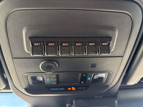 Used 2025 Ford Bronco Badlands AWD/4WD image 16