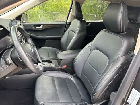 Used 2020 Ford Escape Titanium AWD/4WD image 3
