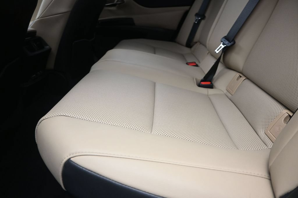 Certified 2021 Lexus ES 300h w/ Accessory Package FWD image 16