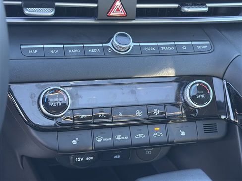 Certified 2025 Hyundai Elantra SEL image 29