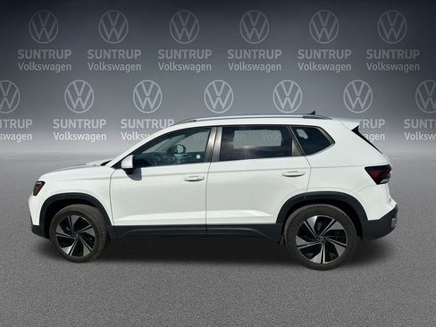 Used 2025 Volkswagen Taos SE AWD/4WD image 33