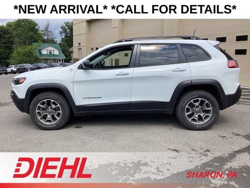 Used 2022 Jeep Cherokee Trailhawk w/ Sun, Sound & Nav Group AWD/4WD image 4