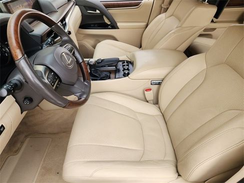 Used 2016 Lexus LX 570 4WD image 11