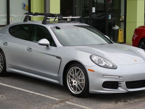Used 2015 Porsche Panamera S image 2