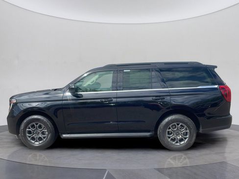 Used 2025 Ford Expedition Active AWD/4WD image 2