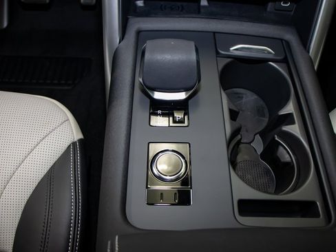 Certified 2025 Land Rover Discovery Dynamic SE image 19