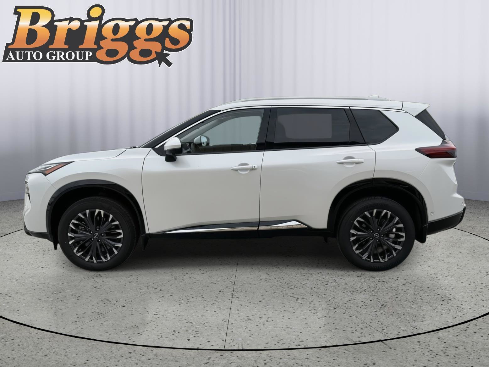 Used 2026 Nissan Rogue Platinum w/ Tech Package AWD/4WD image 2