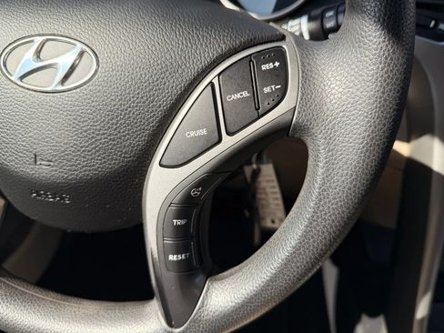 Used 2016 Hyundai Elantra GT FWD image 34