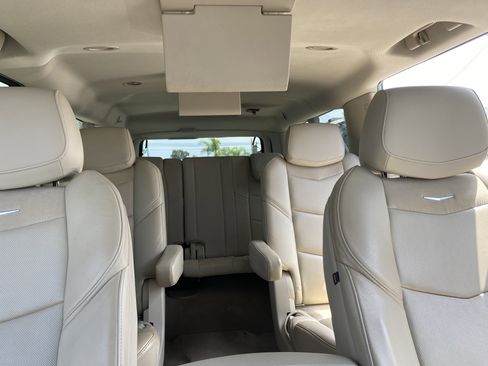 Used 2017 Cadillac Escalade ESV Premium Luxury RWD image 28