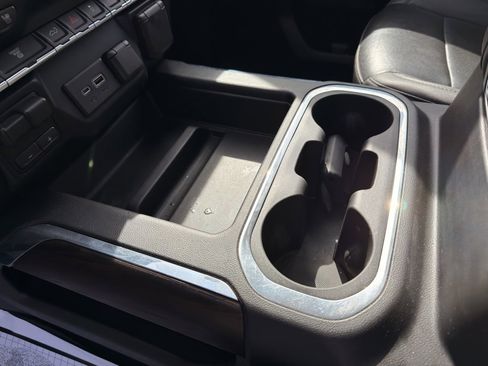 Used 2022 GMC Sierra 2500 SLT w/ SLT Convenience Package image 32