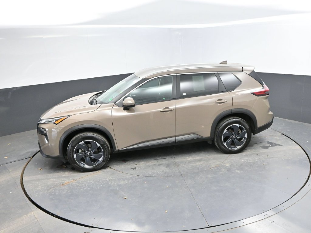 Used 2025 Nissan Rogue SV AWD/4WD image 23