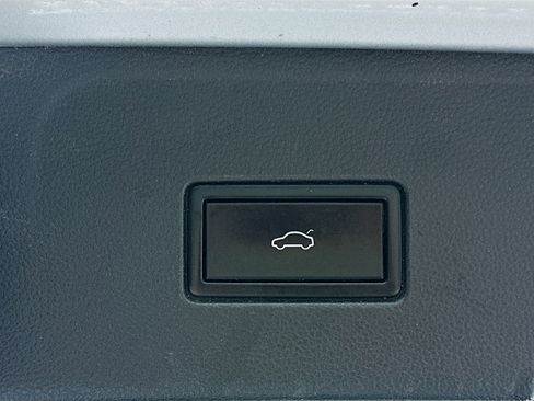 Used 2019 Volkswagen Atlas SE w/ Panoramic Sunroof Package FWD image 30