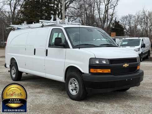 Used 2025 Chevrolet Express 2500 Extended w/ Communications Package image 3
