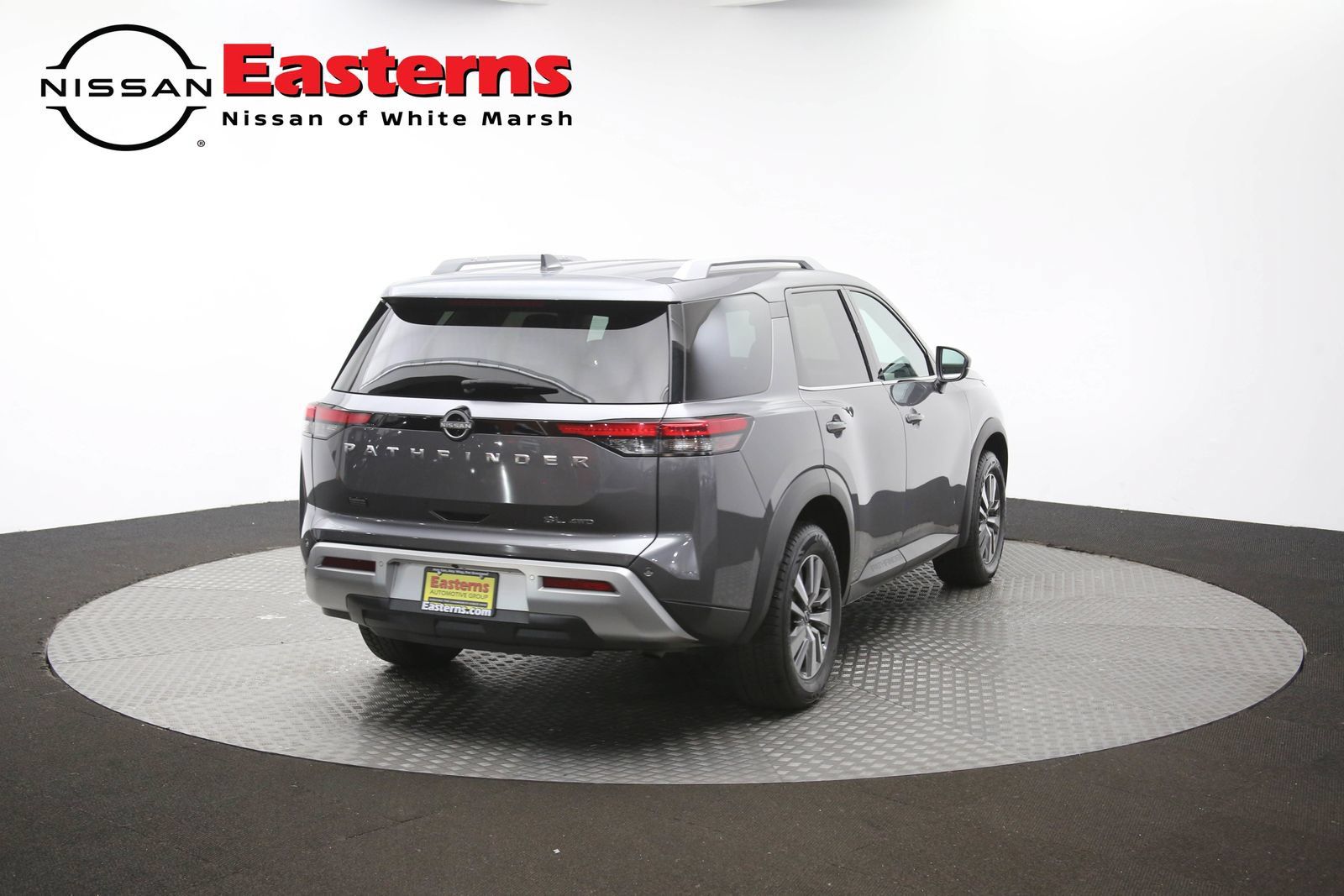 Used 2022 Nissan Pathfinder SL AWD/4WD image 40