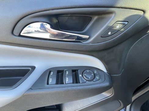 Used 2024 Chevrolet Equinox LS image 22