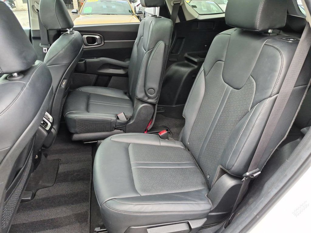 Certified 2023 Kia Sorento EX w/ Panoramic Sunroof Package AWD/4WD image 26