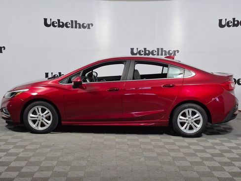 Used 2017 Chevrolet Cruze LT w/ Convenience Package image 4