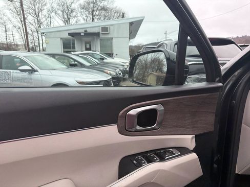 Used 2022 Kia Sorento S image 11