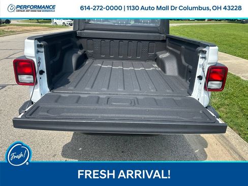 Used 2025 Jeep Gladiator Sport AWD/4WD image 14