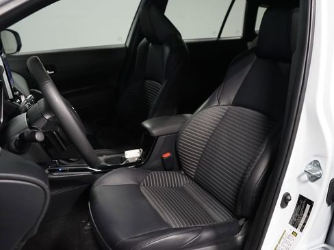 Certified 2024 Toyota Corolla Cross XSE image 28